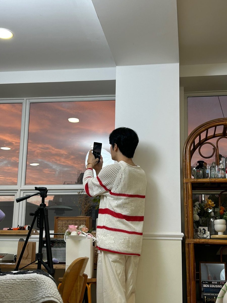 0MEGA3DHA's tweet photo. 내존예콩쭝이언제돌아오지  (쌔까만흑발을해달라는뜻) https://t.co/JlcMKzHhs1