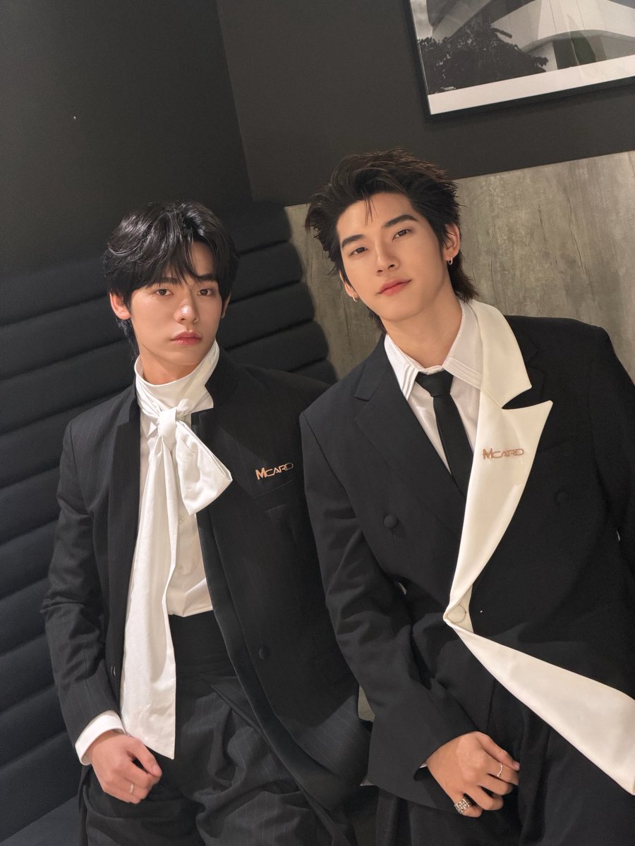 ForPorOfficial's tweet photo. ภูมิใจกับป๋อมาก ๆ เลยย ฟอร์ป๋อเชื่อว่ามัมวาวาทุกคนจะได้รับรอยยิ้มกลับไปแน่นอนคั้บ วันนี้เก่งมากก พักผ่อน เค้ง ๆ นะคั้บคนเก่ง 🫳🏻🩵🐻‍❄️

TTP AT THE MALL LIFESTORE 

#TheMallBangkapiXTeeteePor
#MCardxTeeteePor https://t.co/VXWz3UHwSH