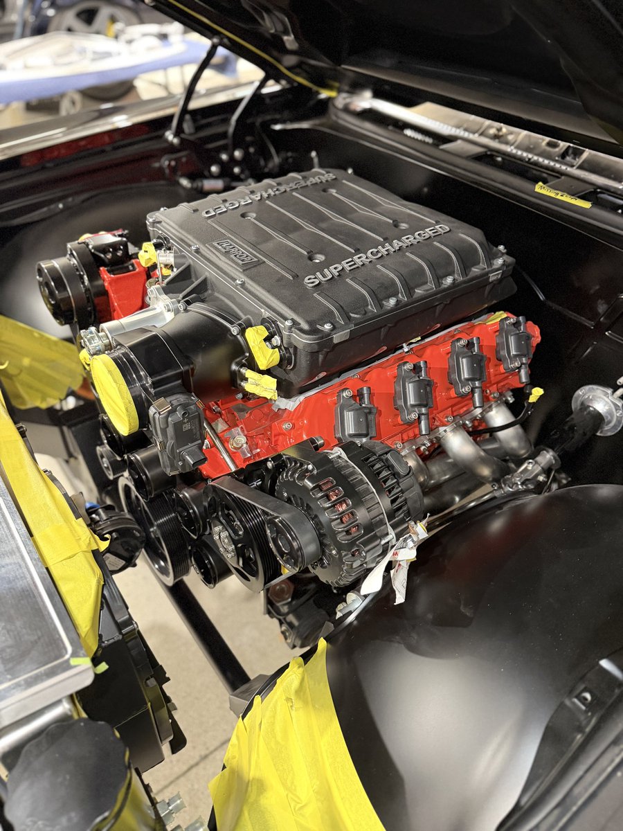 Magnaflow's tweet photo. 900+ horsepower 1970 Chevelle build 👀

This LT4 powered Chevelle is a beast, breathing through 4 #MagnaFlow mufflers! https://t.co/vurOVC2rFm