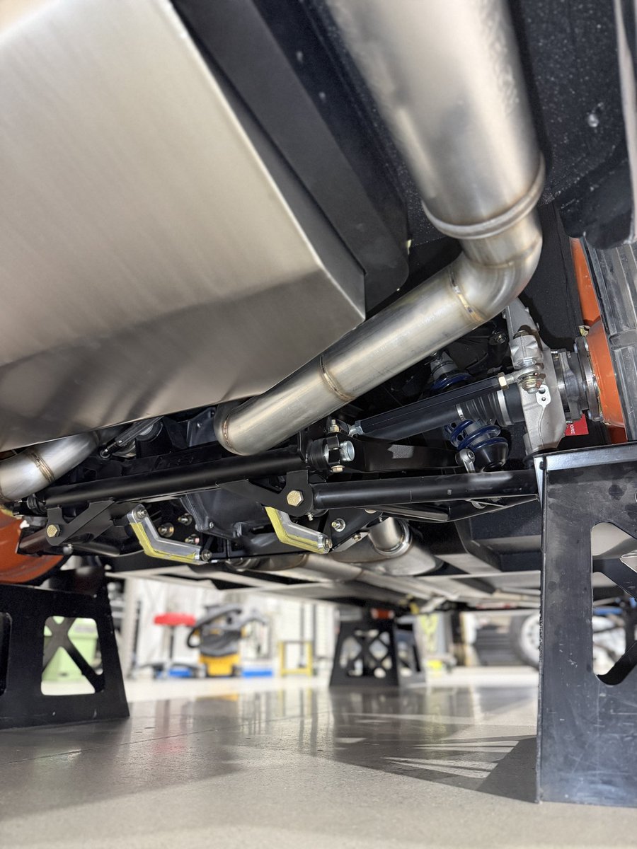 Magnaflow's tweet photo. 900+ horsepower 1970 Chevelle build 👀

This LT4 powered Chevelle is a beast, breathing through 4 #MagnaFlow mufflers! https://t.co/vurOVC2rFm
