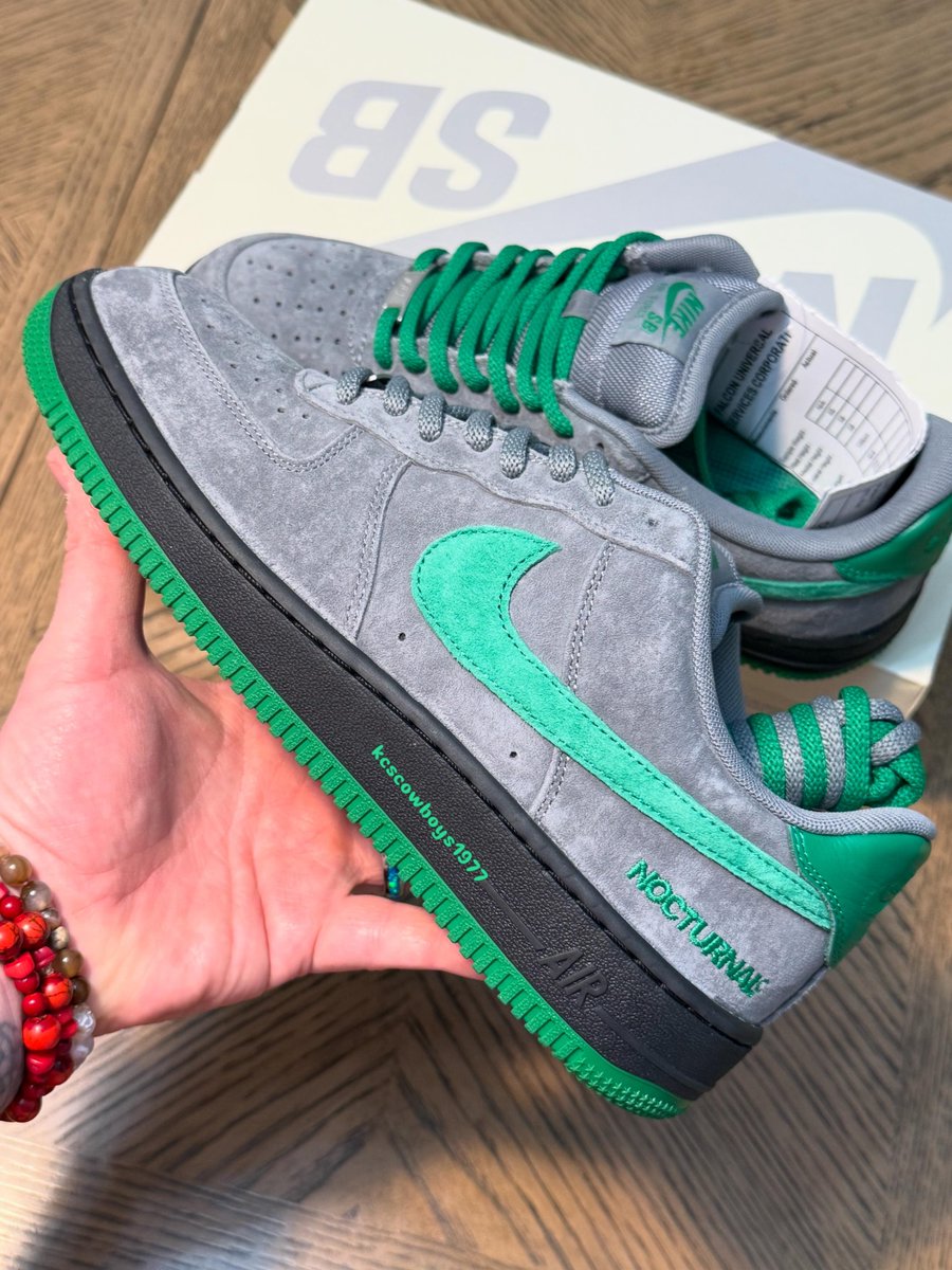 ModernNotoriety's tweet photo. Nike SB Air Force 1 "City Pack" Lineup

💜 Ben-G (Netherlands)
💛 Fly Streetwear (China)
💙 Instant Skateboards (Japan)
💚 Nocturnal Skateshop (USA) https://t.co/h1yU7ZMjuI