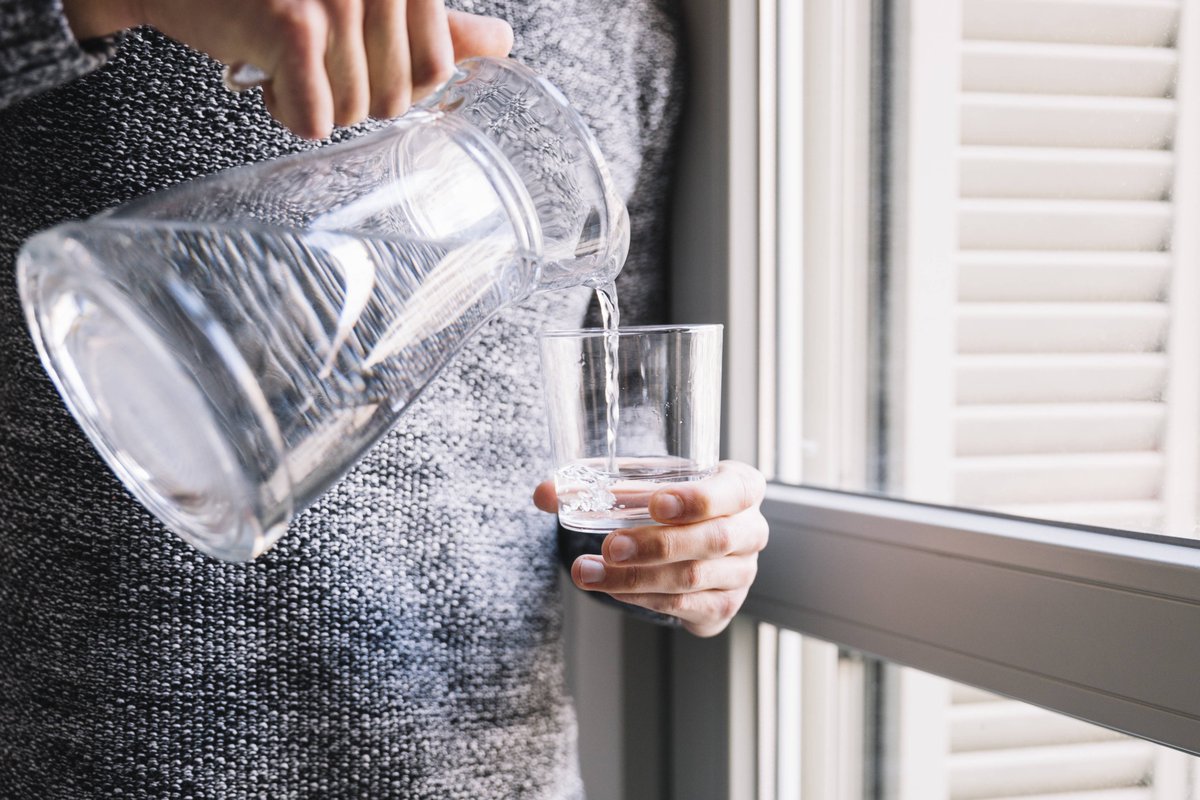 AndriaCherxx2's tweet photo. Para una energía constante, toma 8 vasos de agua al día y camina 20 minutos: pequeos hábitos traen grandes cambios para tu salud. https://t.co/R3ZD3yIeI8