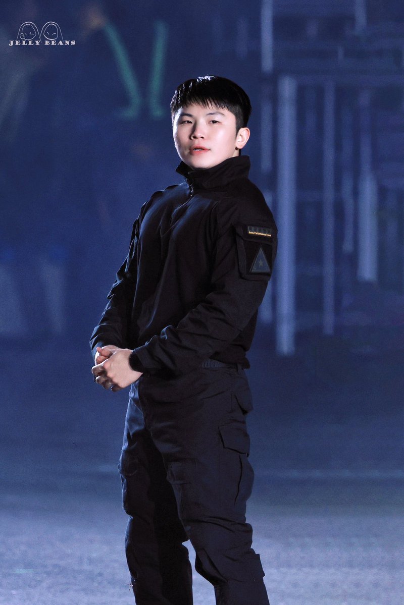 selhamsk's tweet photo. 세상이 이제야 옳게 돌아가는구나 https://t.co/cjR9ZKFXvH
