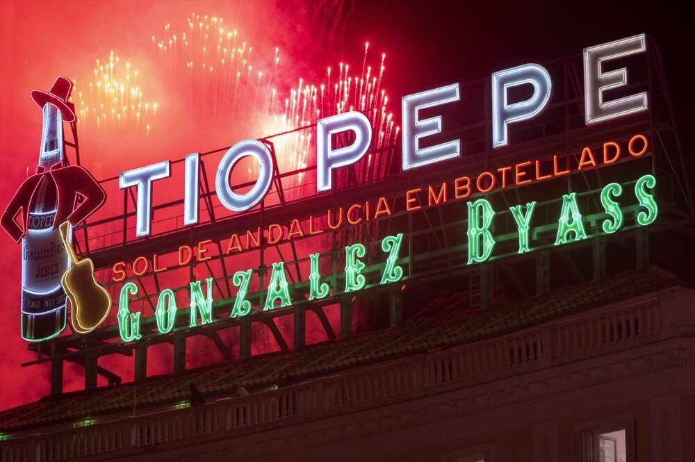 MKornsen's tweet photo. @Capitana_espana Que os pasa hoy, que os han pasado el discurso. Porque lo de insistir en que no es IA, es de traca. Que no hace falta que lo pases por ningún rastreador. QUe mires el cartel de TIO PEPE (entre otras cosas). Este tipo de cosas demuestra en bajo nivel que teneis Maribel. https://t.co/wYAZSalXQv
