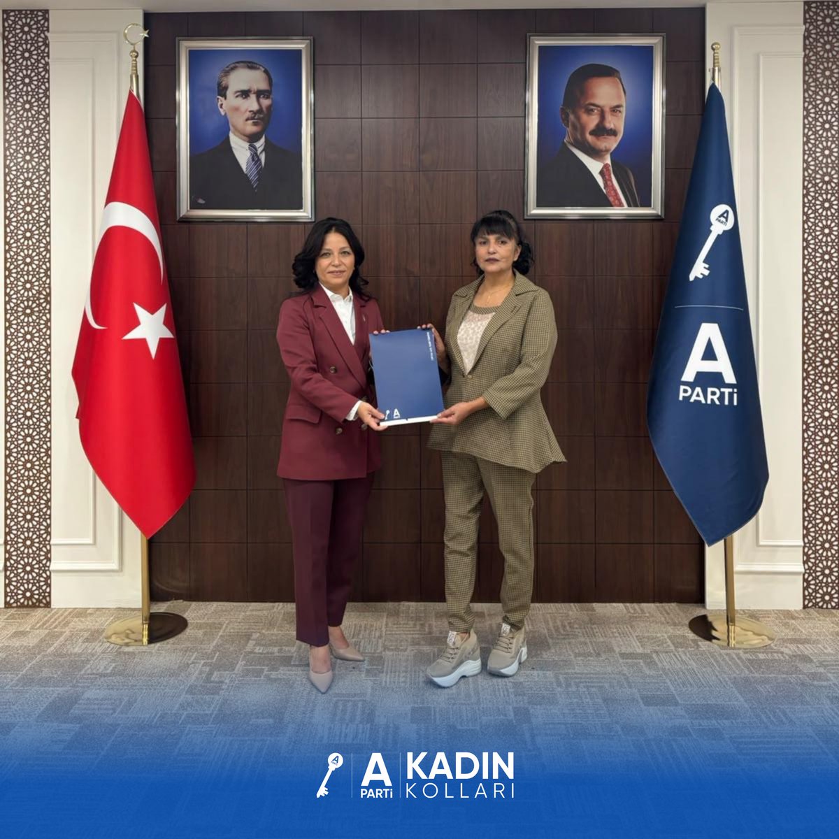 anahtarkadink's tweet photo. Anahtar Parti Genel Merkez Kadın Kolları Başkanlığımız bünyesinde faaliyet gösteren İhtisas Komisyonlarımızdan Tarım Komisyonu üyeliğine Gülsüm Doğan atanmıştır.

Kendisine yeni görevinde başarılar diliyor, atamasının hayırlı olmasını temenni ediyoruz. https://t.co/HClg0S6hqh