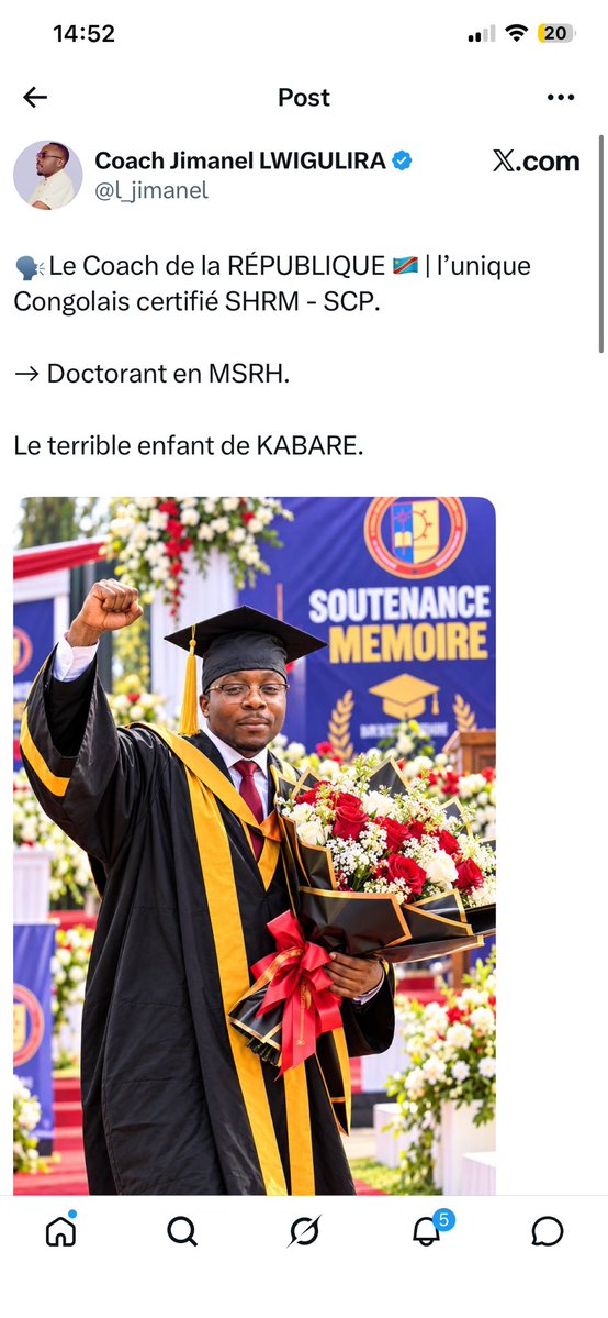 urbainmanoka's tweet photo. Veuillez m’excuser, mais cette affaire devient de plus en plus préoccupante.

Le 16 novembre 2025, ce monsieur annonce avoir soutenu un mémoire universitaire (captures 1 et 2), en indiquant notamment l’Université Cepromad. Or, à ma connaissance, cette université n’organise pas de soutenances en dehors de ses locaux.

Ensuite, le 29 septembre 2026, soit seulement 11 mois plus tard, il publie sur LinkedIn un message affirmant avoir obtenu un DEA. Fait étonnant, la personne figurant sur la photo (capture 3) ne semble même pas être lui.

Cette même photo a également été publiée sur X, où il se présente cette fois comme doctorant, soit à un niveau académique encore supérieur au DEA.

Dès lors, plusieurs questions se posent :
1. En RDC, l’obtention d’un DEA nécessite normalement 2 ans d’études minimum post-universitaire. Comment a-t-il pu obtenir ce diplôme en seulement quelques mois  soit 11 mois?

2. Quelle est l’université qui lui a effectivement délivré ce DEA ?

3. Comment une même personne peut-elle, en moins d’un an, prétendre avoir obtenu successivement une licence, un DEA, puis être devenue doctorant, voire laisser croire à un niveau doctoral ?

4. Quel a été exactement son parcours académique pour parvenir à une telle progression dans un délai aussi court ?
