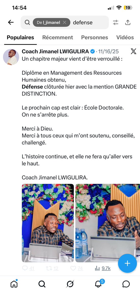 urbainmanoka's tweet photo. Veuillez m’excuser, mais cette affaire devient de plus en plus préoccupante.

Le 16 novembre 2025, ce monsieur annonce avoir soutenu un mémoire universitaire (captures 1 et 2), en indiquant notamment l’Université Cepromad. Or, à ma connaissance, cette université n’organise pas de soutenances en dehors de ses locaux.

Ensuite, le 29 septembre 2026, soit seulement 11 mois plus tard, il publie sur LinkedIn un message affirmant avoir obtenu un DEA. Fait étonnant, la personne figurant sur la photo (capture 3) ne semble même pas être lui.

Cette même photo a également été publiée sur X, où il se présente cette fois comme doctorant, soit à un niveau académique encore supérieur au DEA.

Dès lors, plusieurs questions se posent :
1. En RDC, l’obtention d’un DEA nécessite normalement 2 ans d’études minimum post-universitaire. Comment a-t-il pu obtenir ce diplôme en seulement quelques mois  soit 11 mois?

2. Quelle est l’université qui lui a effectivement délivré ce DEA ?

3. Comment une même personne peut-elle, en moins d’un an, prétendre avoir obtenu successivement une licence, un DEA, puis être devenue doctorant, voire laisser croire à un niveau doctoral ?

4. Quel a été exactement son parcours académique pour parvenir à une telle progression dans un délai aussi court ?