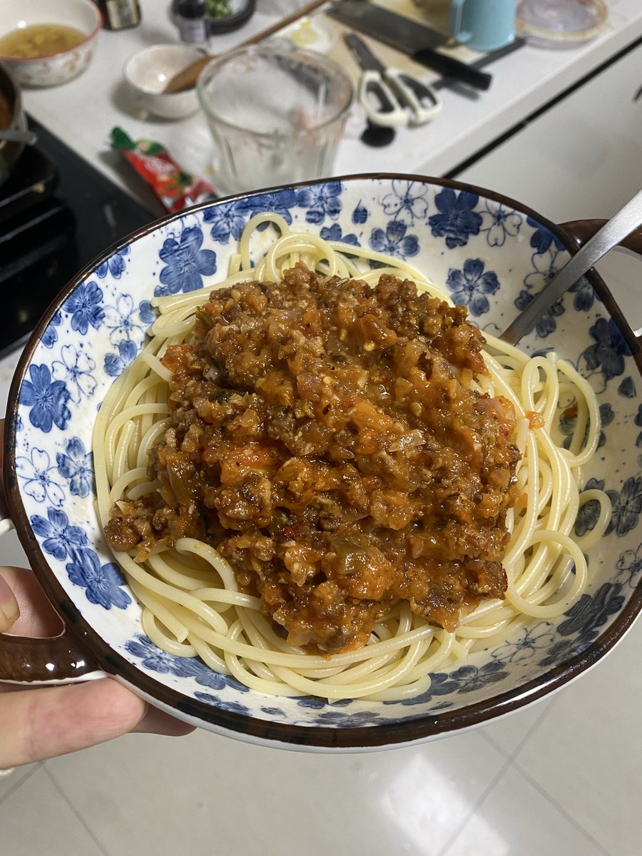 Lemonnnn235847's tweet photo. 当当当当！我不只会发骚还会做好吃的～
意大利肉酱面～ https://t.co/pNGPuNw7d7