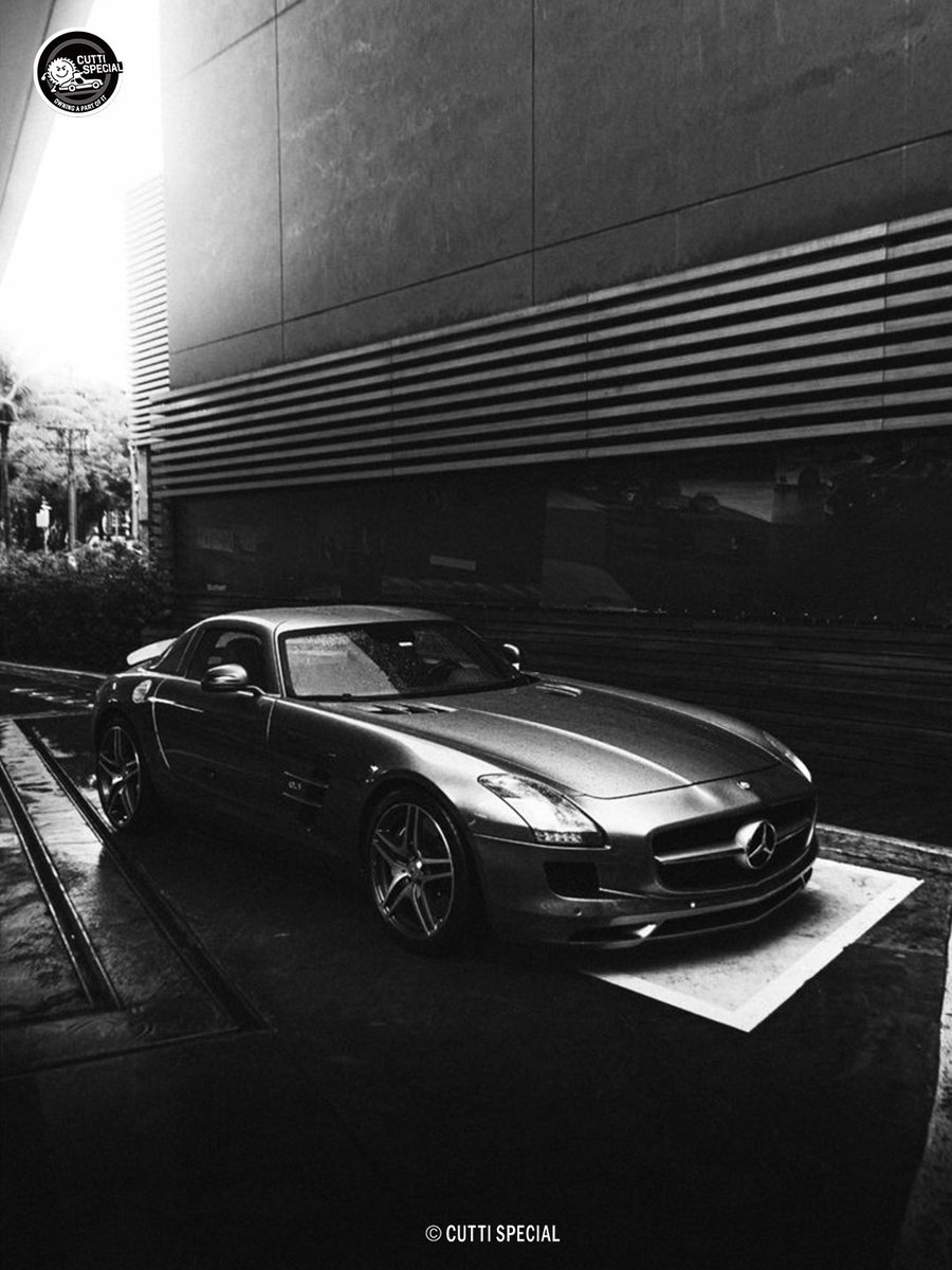 CUTTISPECIAL's tweet photo. From the SLS AMG
The gullwing doors are the SLS AMG’s most distinctive feature.
Its flowing body lines and low-slung stance
lend it the elegance of a classic sports car.
  
#CarSharing #CarKnowledge #SLS #CarRecommendations #PerformanceCars #Mercedes #AMG  #car #CUTTISPECIAL https://t.co/piZa457F5c
