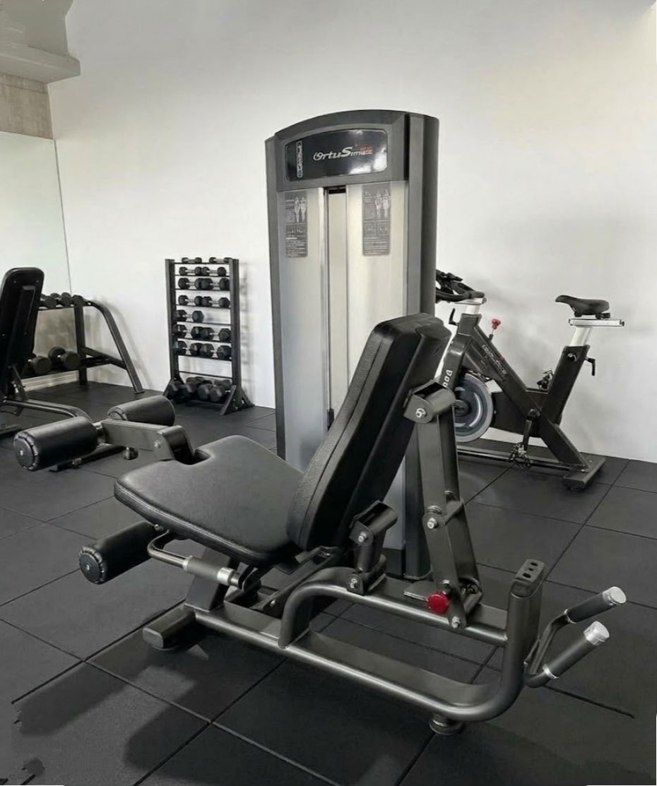 OrtusFitness's tweet photo. Acabamos de equipar este nuevo espacio de entrenamiento corporativo para que los operarios desconecten, carguen energía y cuiden su salud muscular directamente en su centro de trabajo.
#OrtusFitness #CorporateWellness #BienestarLaboral #SaludEnElTrabajo https://t.co/5u1r212z9k