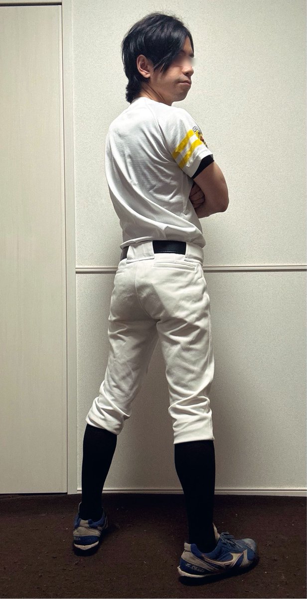 takyakyu08's tweet photo. 今日も筋トレ終わり💪

待ちに待ったソフトバ��クの
ユニフォーム着た⚾️
キッズサイズでも着れちゃうから
色んな野球ユニが楽しめるぅー⚾️

ソックスも揃えたくなった😊

刺さる人おる❓🤭 https://t.co/Mfz5vIFmVN