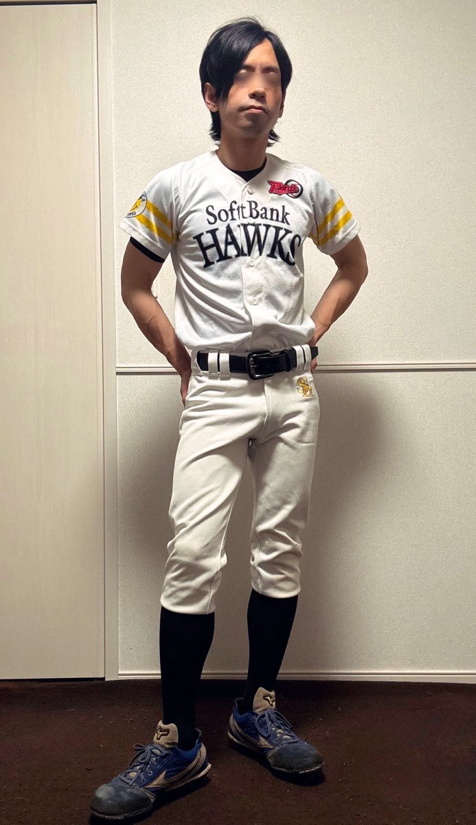 takyakyu08's tweet photo. 今日も筋トレ終わり💪

待ちに待ったソフトバ��クの
ユニフォーム着た⚾️
キッズサイズでも着れちゃうから
色んな野球ユニが楽しめるぅー⚾️

ソックスも揃えたくなった😊

刺さる人おる❓🤭 https://t.co/Mfz5vIFmVN