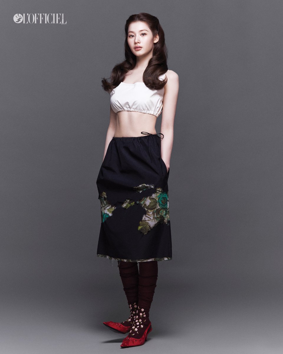 sanambys's tweet photo. Stepping into autumn with L’OFFICIEL, where effortless style meets a touch of bold edge. I loved exploring the contrast between cozy, textured layers and clean, sculptural silhouettes—from a casual knit set to a sleek crop top paired with a patterned skirt. https://t.co/GWHFmDqE5b