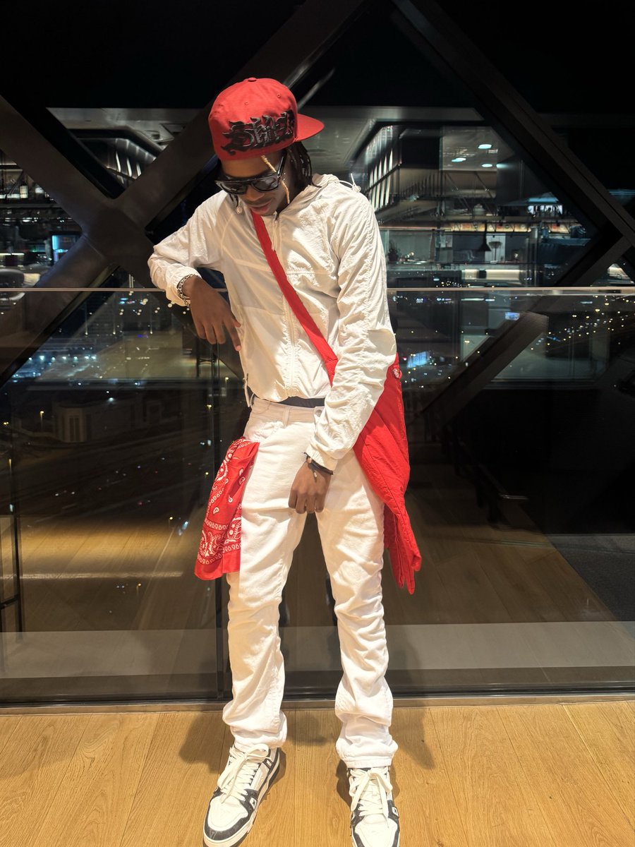 donearlll's tweet photo. midnite https://t.co/O3CrwZj0su