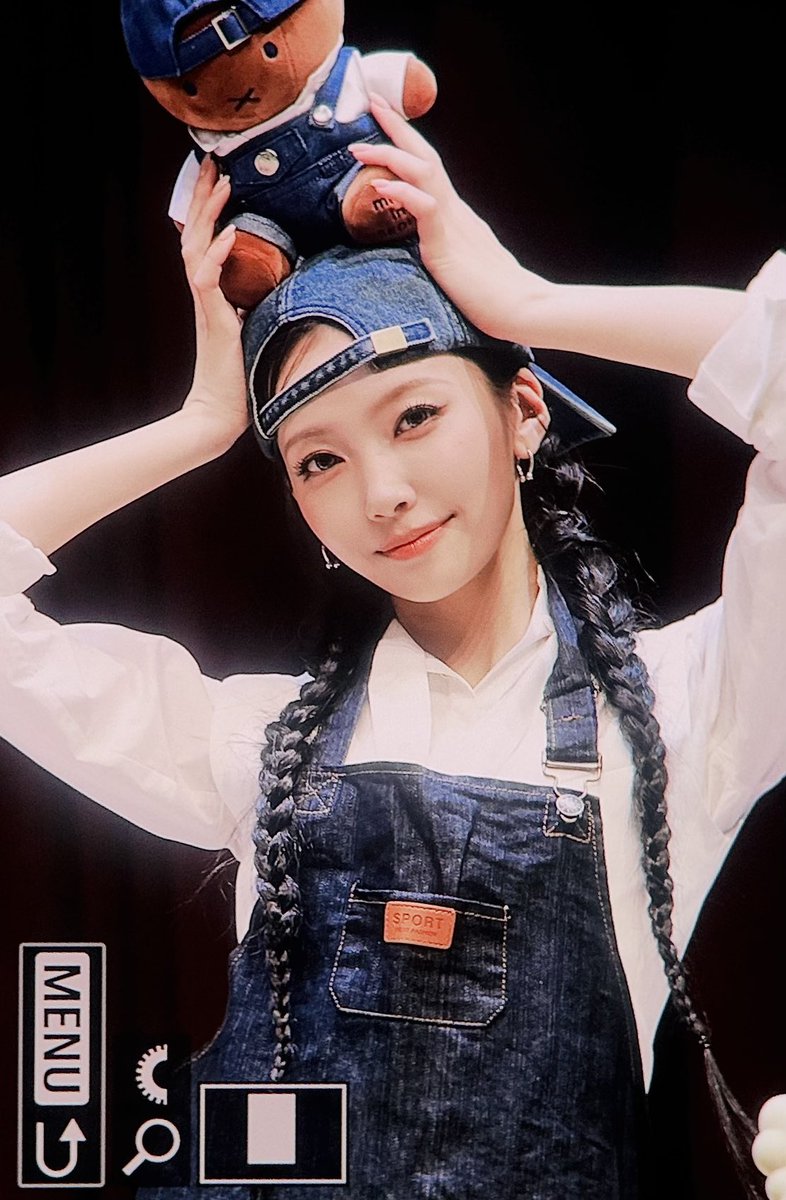 Blooming_myk's tweet photo. 261001 닮았어 ㅠㅠ #NiziU #마유카 #マユカ #MAYUKA https://t.co/r2mhQ1Ratn