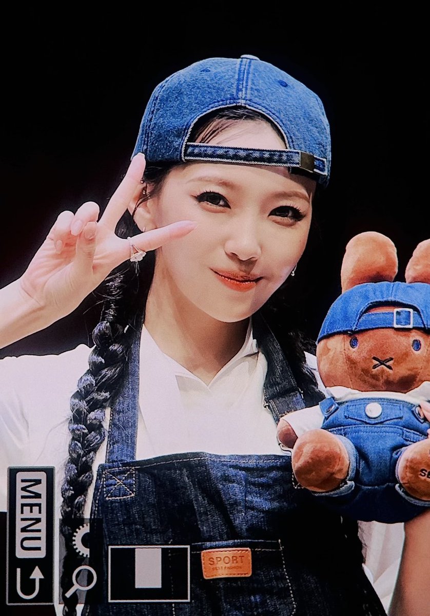 Blooming_myk's tweet photo. 261001 닮았어 ㅠㅠ #NiziU #마유카 #マユカ #MAYUKA https://t.co/r2mhQ1Ratn