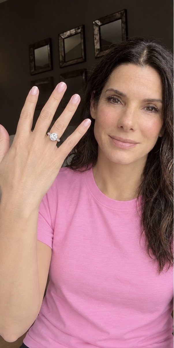sandychathub's tweet photo. Honey lets get married ,I got a ring for you https://t.co/t4muL9WHOg