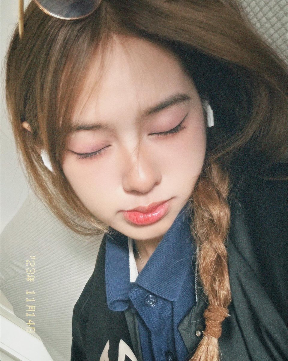 guazon13's tweet photo. 君の笑顔を見ると、つい時間を忘れちゃうんだよね。みんなはどう感じる？ 😊😎
sYtVCw https://t.co/bLenRJ94EI