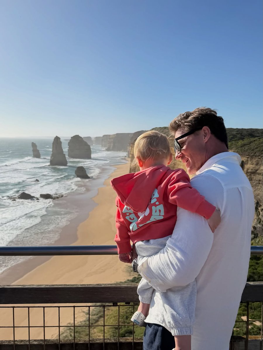 OFICIALMCVALET's tweet photo. 41 and still in the game (just kidding, I’m older now). My new main role is being a dad, with hubby duties as a side job. Currently on the Great Ocean Road in Australia, attempting not to appear as a tourist. Appreciate all the birthday messages 🙏🏻 https://t.co/ruZjofaxBR