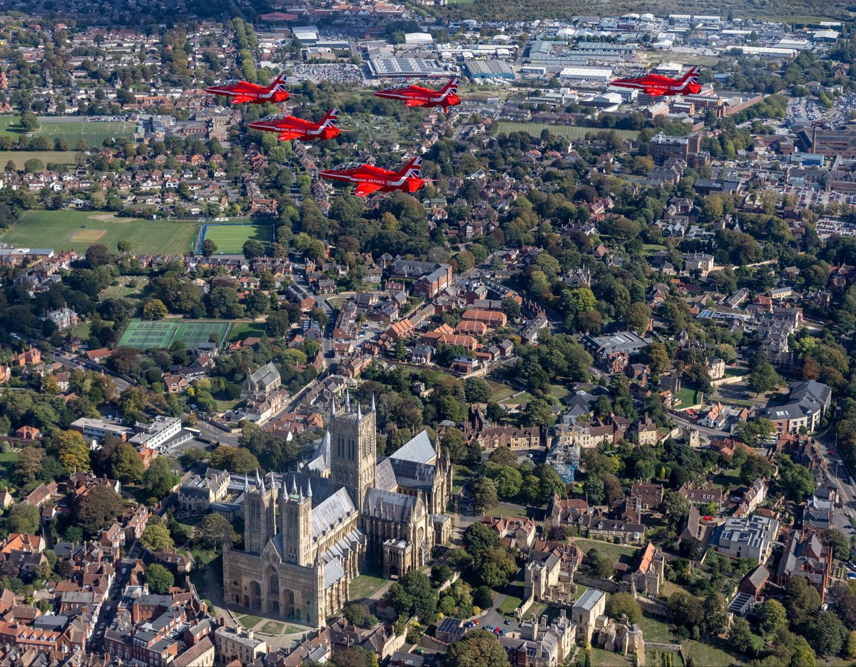 rafredarrows's tweet photo. Happy Lincolnshire Day! The Red Arrows over the team’s home county and Lincoln Cathedral this afternoon.

#RedArrows | #RAF | #Lincoln | #Lincolnshire https://t.co/dnkYu53wj7