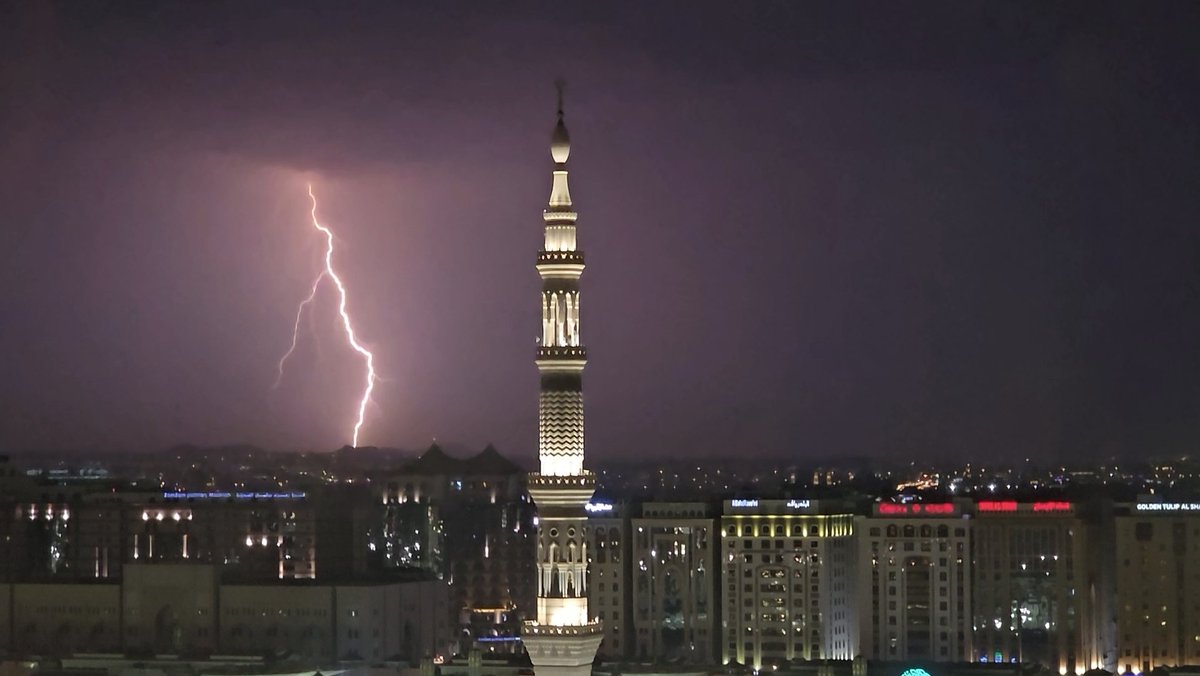sukkaryeater's tweet photo. Now, in Madinah 

#المدينة_المنورة https://t.co/ih5O58VoDM