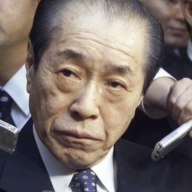 tomogang's tweet photo. 野中広務氏の出自を揶揄した麻生太郎に、「君のような人間がわが党の政策をやり、これから大臣ポストについていく。…私は絶対に許さん！」と野中氏は激しく詰め寄った。野中氏の言葉は正しかった。政治資金という浄財を愛人に注ぎ込む卑しい俗物が、穢れた手で皇室典範に触れたのだ。許されることではない。日本の歴史に汚点を残すことになる。絶対に許してはならない。