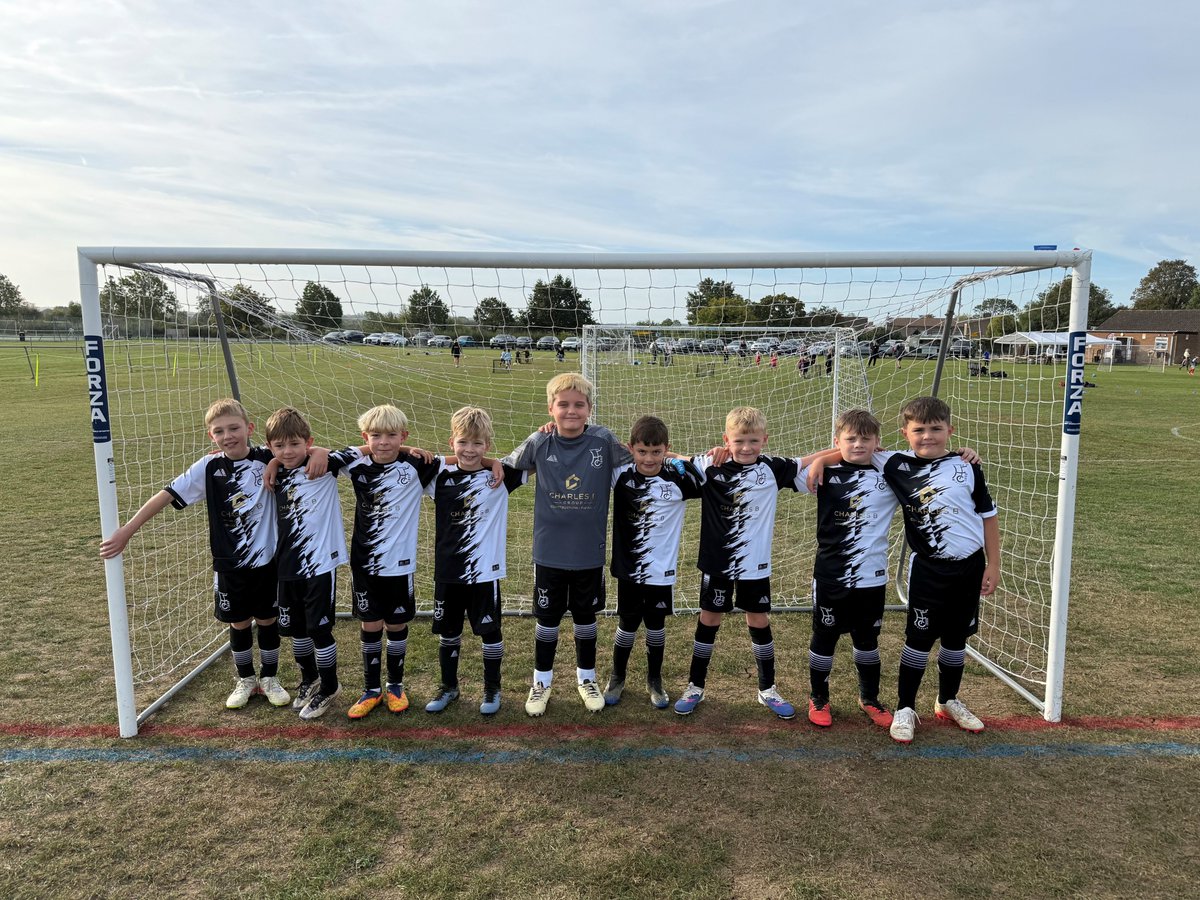 PendleSports's tweet photo. It's #shoutoutsunday. Thanks to all featured teams! 📣

1. @HarpoleFC U8s. 🖤
2. Highbury Wolves U10 White. 🤍
3. Glasshoughton Welfare Juniors U10s. 💙

If you'd like your team to be in a future shoutout, please email your photos to us at onlineservices@footballkit.co.uk. 📨 https://t.co/NXX2b1Urf4