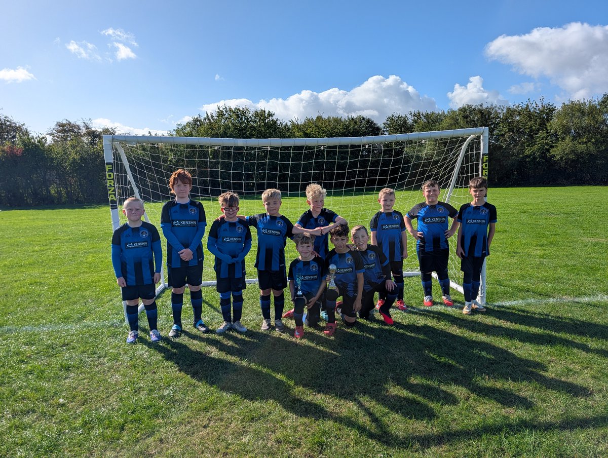 PendleSports's tweet photo. It's #shoutoutsunday. Thanks to all featured teams! 📣

1. @HarpoleFC U8s. 🖤
2. Highbury Wolves U10 White. 🤍
3. Glasshoughton Welfare Juniors U10s. 💙

If you'd like your team to be in a future shoutout, please email your photos to us at onlineservices@footballkit.co.uk. 📨 https://t.co/NXX2b1Urf4