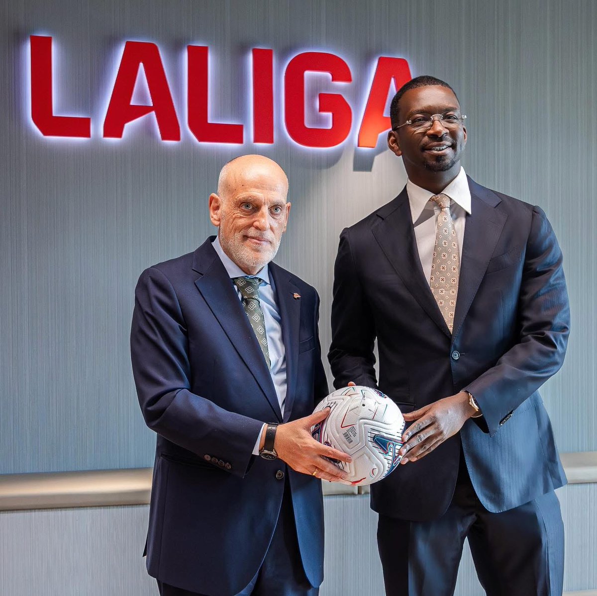 mouminkellehi's tweet photo. Merci pour cette initiative remarquable en faveur de la jeunesse et du football tchadien.

Ce partenariat avec LaLiga ouvre de belles perspectives pour la détection des talents, la formation des encadreurs et la structuration de notre football.

Courage et plein succès pour la suite. Que cette belle ambition se transforme en opportunités concrètes pour nos jeunes talents et contribue durablement au développement du football tchadien monsieur