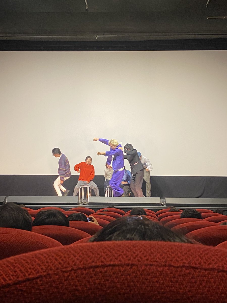 masudanotsuitta's tweet photo. 南極「スマ・スルメとスモールサークル」
最近の南極の公演の中で1番好きだった。
イマジナリーラインをゆうに飛び越えて笑ってしまう、ずっと観てたい時間だった。
今日1日しかやらないのめちゃくちゃもったいなく思えてしまうけど、それがこの場限りの演劇のいいところなのかもしれない。 https://t.co/TXG2c4lS4U