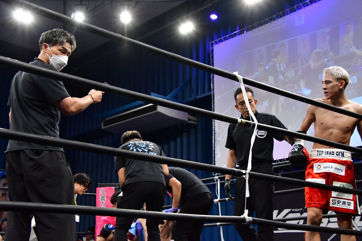 Executioner893's tweet photo. 今大会も最前線で大活躍の眞暢広報部長!KROSSxOVERは今年12月まで毎月興行を開催!次回KROSS×OVER.37 & KROSS×OVER-CAGE.10 10/11 (日曜) 大田区産業プラザPIO大会がとても楽しみです。出場選手&スタッフの皆さん、この度も本当にありがとうございました🙇♂️📷!
#KROSSOVER https://t.co/NmWCjrPQg9
