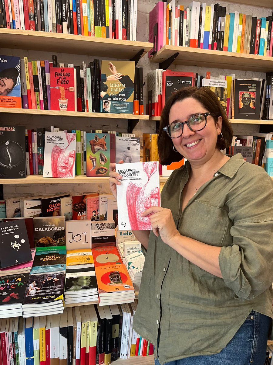 LuzdefondoEd's tweet photo. @elenayepes @PabloEA11 En @verbenalibros también tienen ya “La culpa de todo la tiene Gordon Lish” 💡
Gracias por apoyar a esta pequeña editorial recién nacida 💛
#HágaseLaLuz🛋️ #DeFondo https://t.co/7dTwetlkGU