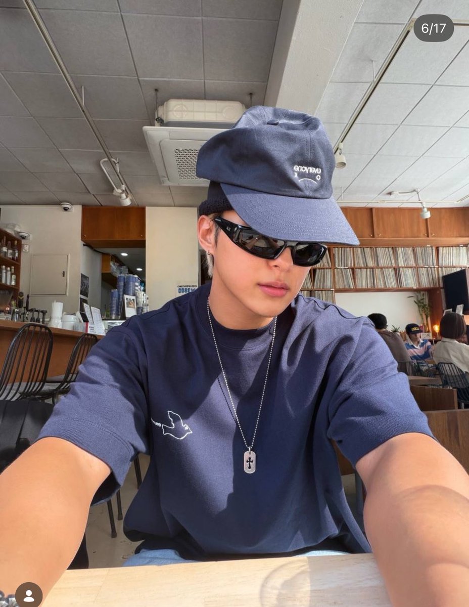 njztwt's tweet photo. Why is newjeans’ old team so hot https://t.co/IuZo9c7T1s