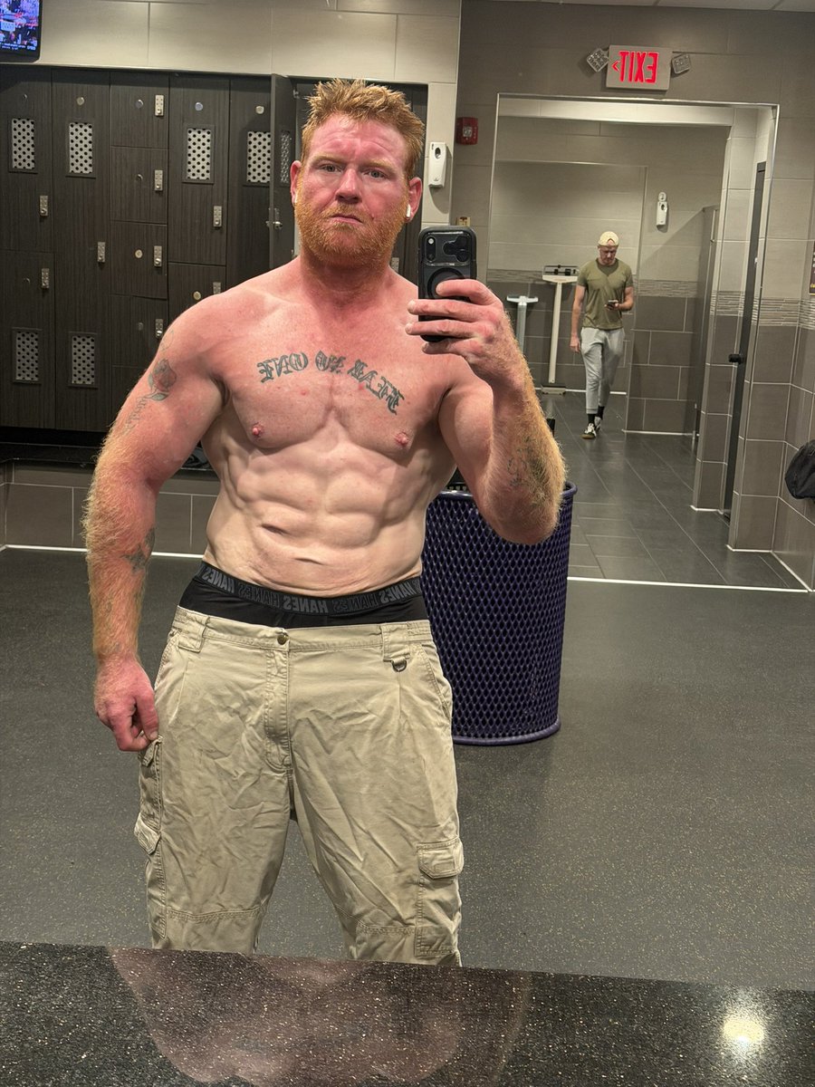 Maszaroth's tweet photo. Early morning leg session! 
#Maszaroth #Gym  #Gymlife #Fitness #Gymflex https://t.co/uL5Z3zRUFq