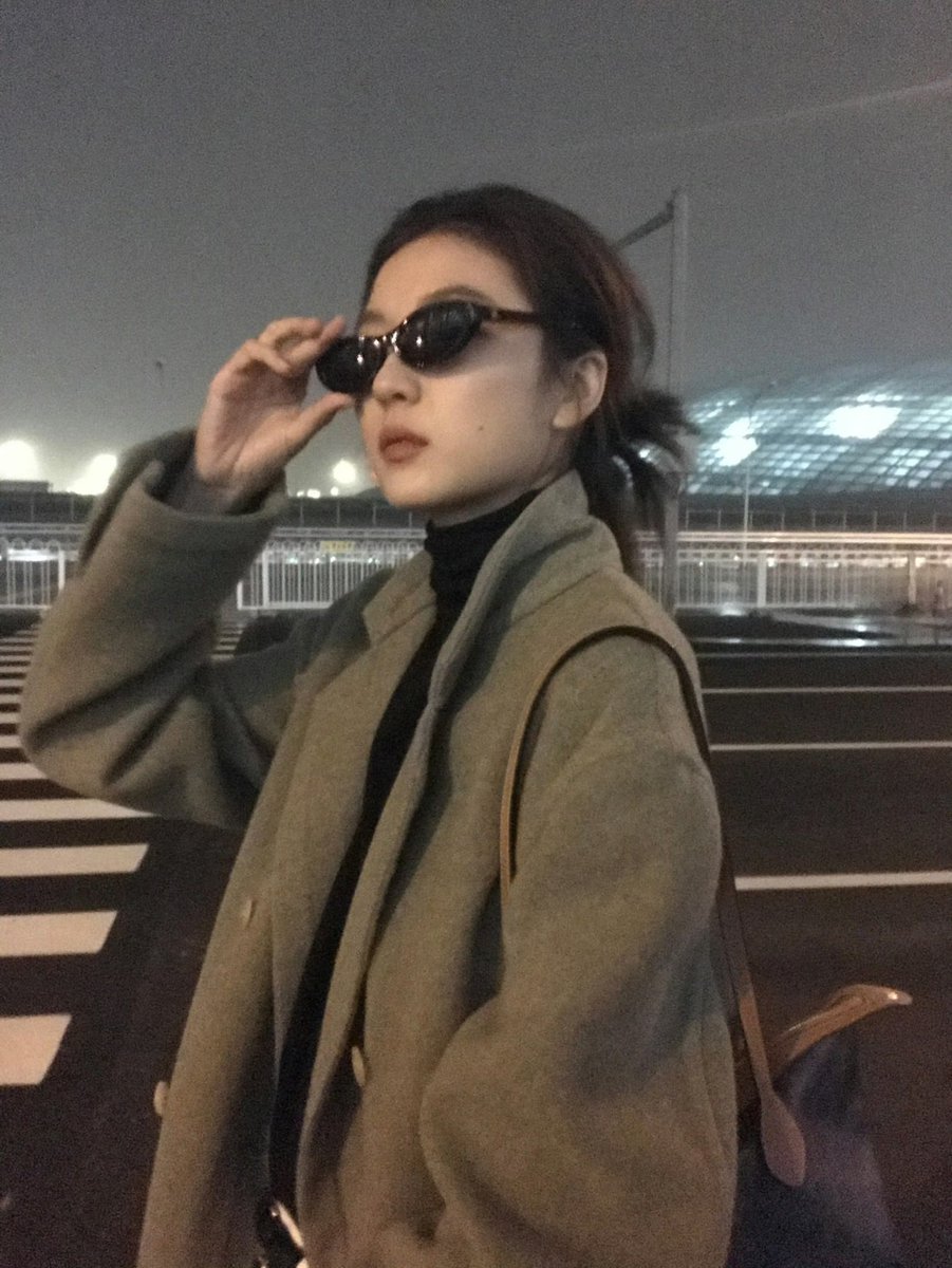 sq_niki's tweet photo. 261002 손천 공작실 웨이보

길가에서 몇장📷
#孙千 #손천 #SunQian https://t.co/pIxSFQ0SWD