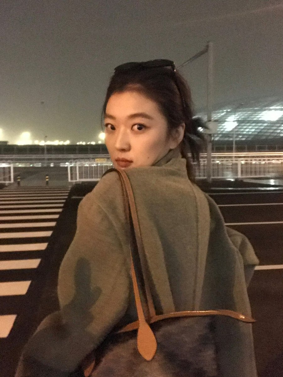 sq_niki's tweet photo. 261002 손천 공작실 웨이보

길가에서 몇장📷
#孙千 #손천 #SunQian https://t.co/pIxSFQ0SWD