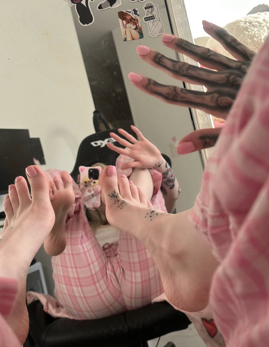 cutiepiesade's tweet photo. new nailss chatt c; https://t.co/XC1NCXZ6mk