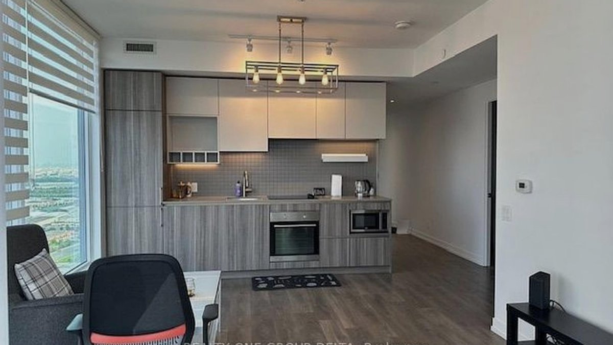 Ravrealty's tweet photo. Live stunningly at 898 Portage Pkwy #4002, Vaughan: 3-bed, 2-bath condo with views, amenities, parking, and transit access. https://t.co/9oBTXaZip1