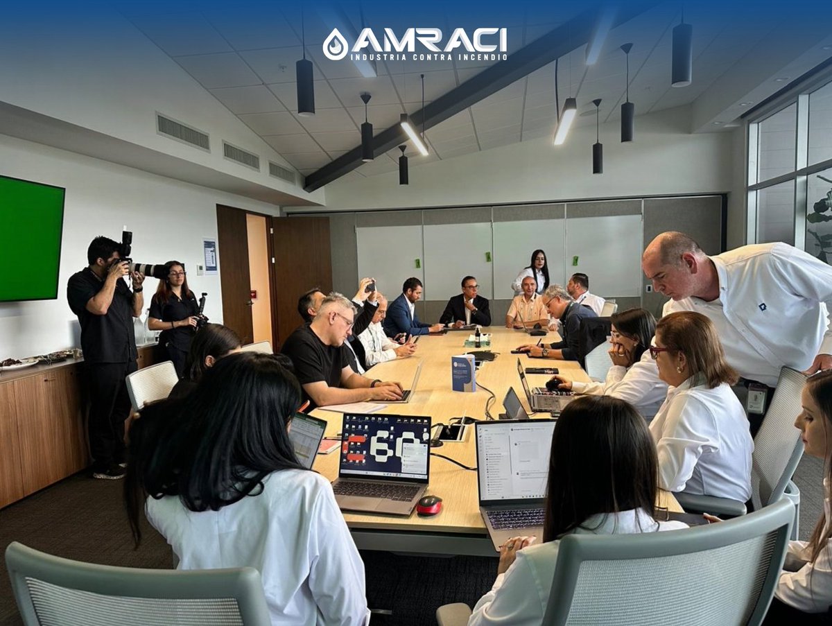 amracimx's tweet photo. En representación de AMRACI y CONAPCI, nuestro Director General, Víctor Espínola, participa en la Reunión de Directores de Cámaras de la Construcción junto a líderes de Guatemala, Perú, Argentina, Panamá, Paraguay, Colombia, Brasil, Costa Rica y México.
#AMRACI #CONAPCI https://t.co/QW7YseagTH