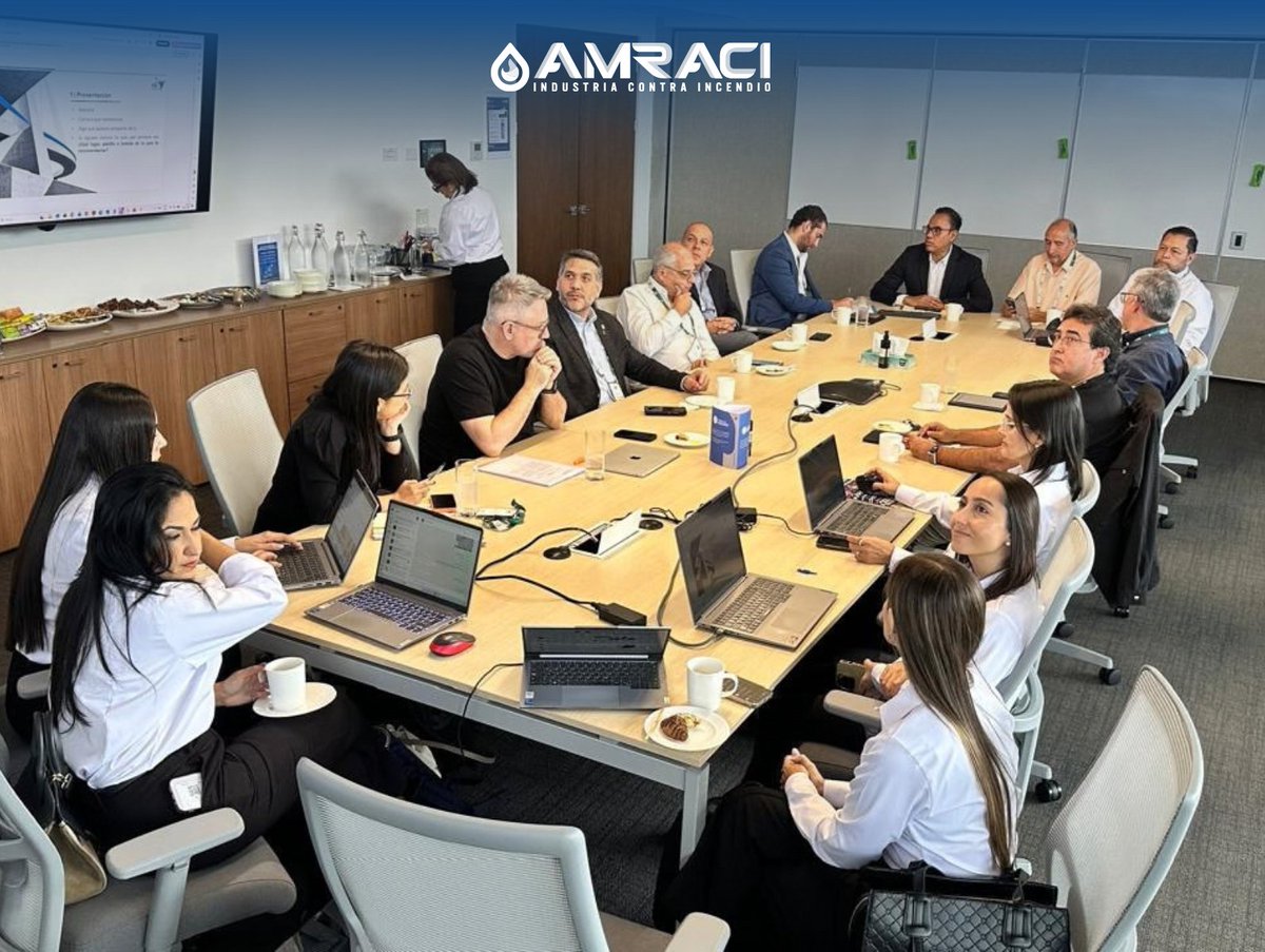 amracimx's tweet photo. En representación de AMRACI y CONAPCI, nuestro Director General, Víctor Espínola, participa en la Reunión de Directores de Cámaras de la Construcción junto a líderes de Guatemala, Perú, Argentina, Panamá, Paraguay, Colombia, Brasil, Costa Rica y México.
#AMRACI #CONAPCI https://t.co/QW7YseagTH