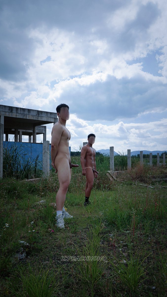 peachhoho's tweet photo. 出镜:@Sammul_En 
          @heipigou1069 
拍摄:@peachhoho 
#男体 #肌肉 #户外 #天体 #野裸 #naturist #nudism 
约拍私信，仅此一个账号无小号 https://t.co/KZvmfB3ZC2