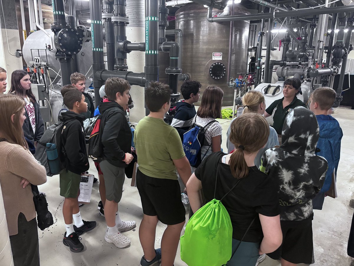 mps_russell's tweet photo. Tuesday, sixth grade HAL students from Russell and North Middle explored animal adaptations at the Henry Doorly Zoo. #TWolfPride https://t.co/EicnmUSaSy
