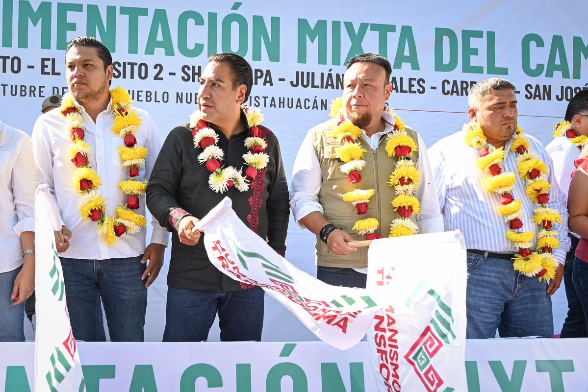 ramirezlalo_'s tweet photo. Desde muy temprano iniciamos nuestra agenda de trabajo en Pueblo Nuevo Solistahuacán, dando el banderazo de inicio a la construcción de la pavimentación mixta del camino: E.C. Pueblo Nuevo-(Estoraque - Sacramento-El Tránsito 2- Shashalpa-Julián Grajales-Carrizal- San José Mujular).

Con una inversión superior a los 12 millones de pesos, esta obra de caminos representa justicia social para nuestros pueblos, porque más allá de la infraestructura, unimos localidades, impulsamos la educación y el acceso a los servicios de salud, fortalecemos la economía y, con ello, traemos prosperidad para las familias.

Además, estamos invirtiendo más de 14 millones de pesos para fortalecer la infraestructura educativa de diferentes escuelas del municipio. Tenemos obras educativas en todos los municipios del estado y, aquí, en el Cobach Plantel 47, inauguramos aulas para dotar a las y los estudiantes de espacios dignos y de calidad. Gracias a nuestra presidenta de México, Claudia Sheinbaum Pardo, hoy las niñas, niños y jóvenes cuentan con una beca para continuar con sus estudios.