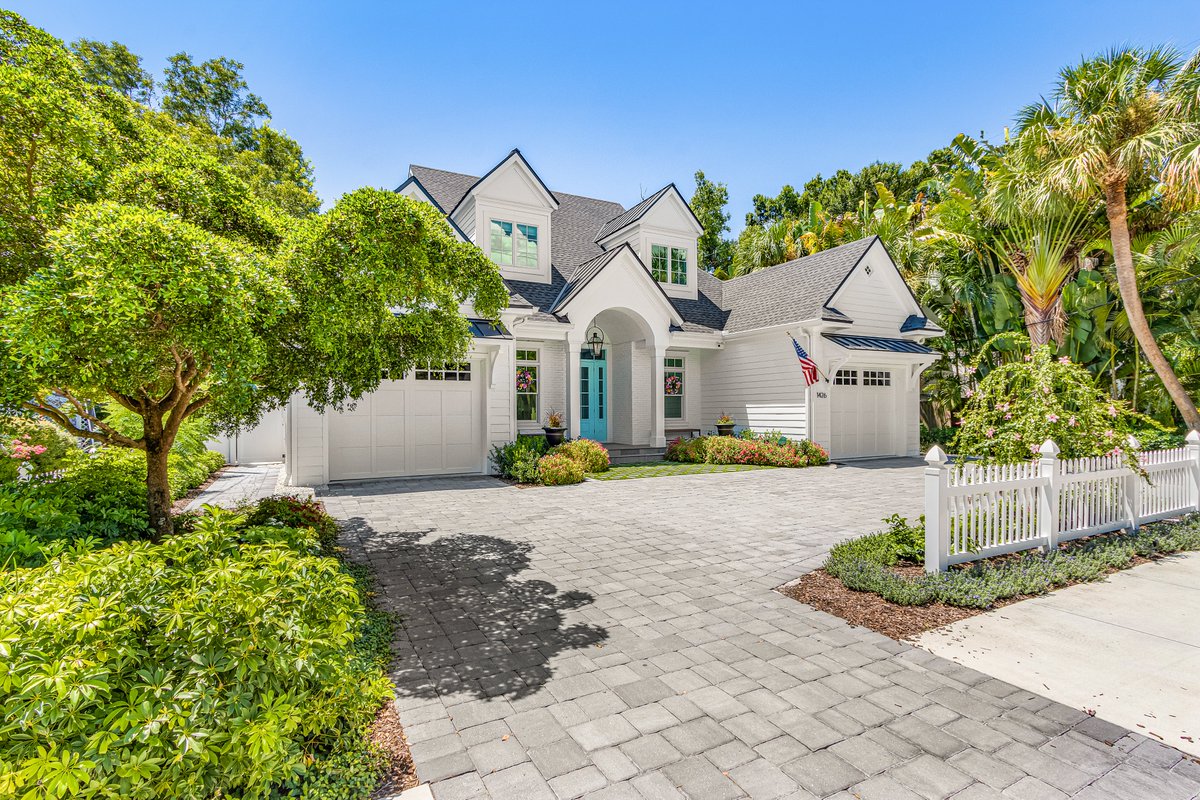 perrycorneau's tweet photo. Coastal sophistication, custom-built by Jonas Yoder. 4 bed / 4 bath, 2,915 sq ft of impeccable new construction in Sarasota's Hudson Bayou — just steps from Southside Village.
Bevolo gas lantern at the entry. Thermador chef's kitchen with wine fridge and massive walk-in pantry. Backlit fireplace wall, spa-like primary suite with two walk-in closets, and a private resort backyard: pool, turf lawn, outdoor kitchen.
Outside the flood zone. Walk to Morton's, ~17 restaurants, minutes to Siesta and Lido beaches.
📍 1426 S Osprey Ave, Sarasota, FL 34239 💰 $2,999,000 📞 Perry Corneau | Compass | 941-650-4626