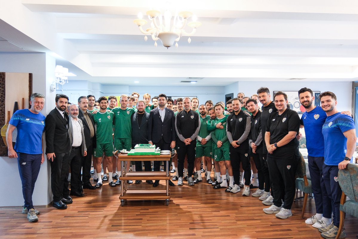BursasporSk's tweet photo. Bugün Başkanımız Sayın Enes Çelik’in doğum günü. Başkanımızın doğum gününü kutlar; kendisine sağlıklı, mutlu ve başarılı nice yaşlar dileriz. https://t.co/Mqp2gWbtMK