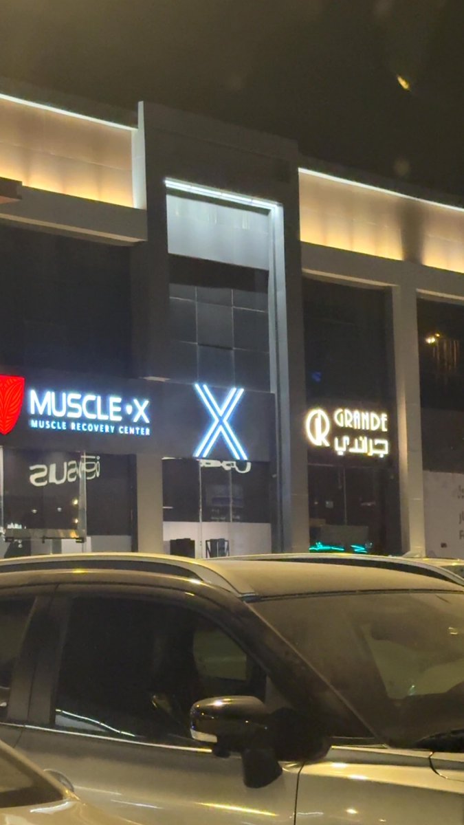q8wnaa's tweet photo. تدخلينه يفصخونك النقاب https://t.co/npxG3oAnEe