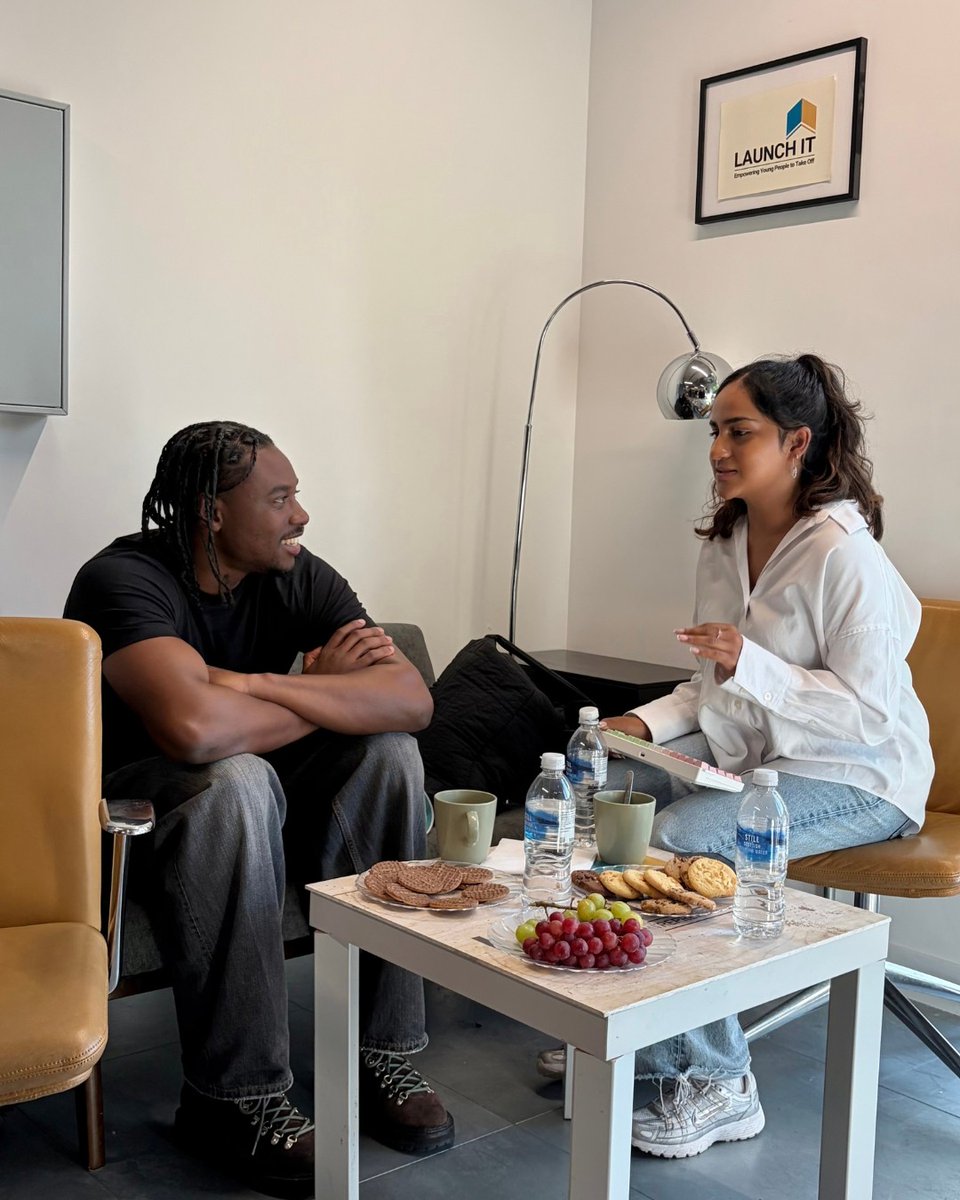 LaunchIt_UK's tweet photo. More moments from The Pitch Off -- this is what community and belief in young people actually looks like in action. 💛

If you want to support the next generation of business founders, we'd love to chat. Get in touch via https://t.co/HLIASEVuFJ or email laura@launchit.org.uk.🚀 https://t.co/cPplgWg39A