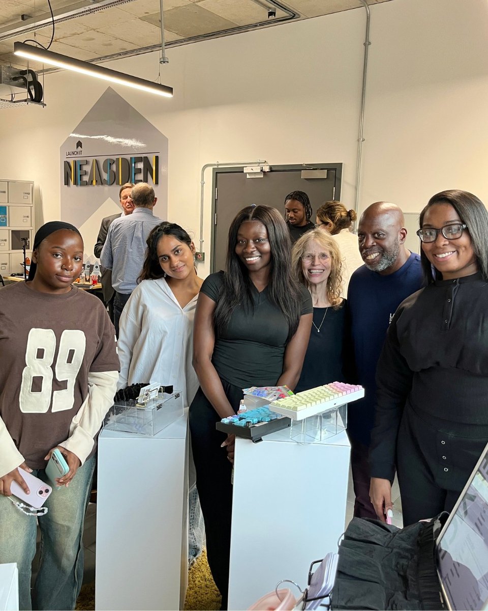 LaunchIt_UK's tweet photo. More moments from The Pitch Off -- this is what community and belief in young people actually looks like in action. 💛

If you want to support the next generation of business founders, we'd love to chat. Get in touch via https://t.co/HLIASEVuFJ or email laura@launchit.org.uk.🚀 https://t.co/cPplgWg39A