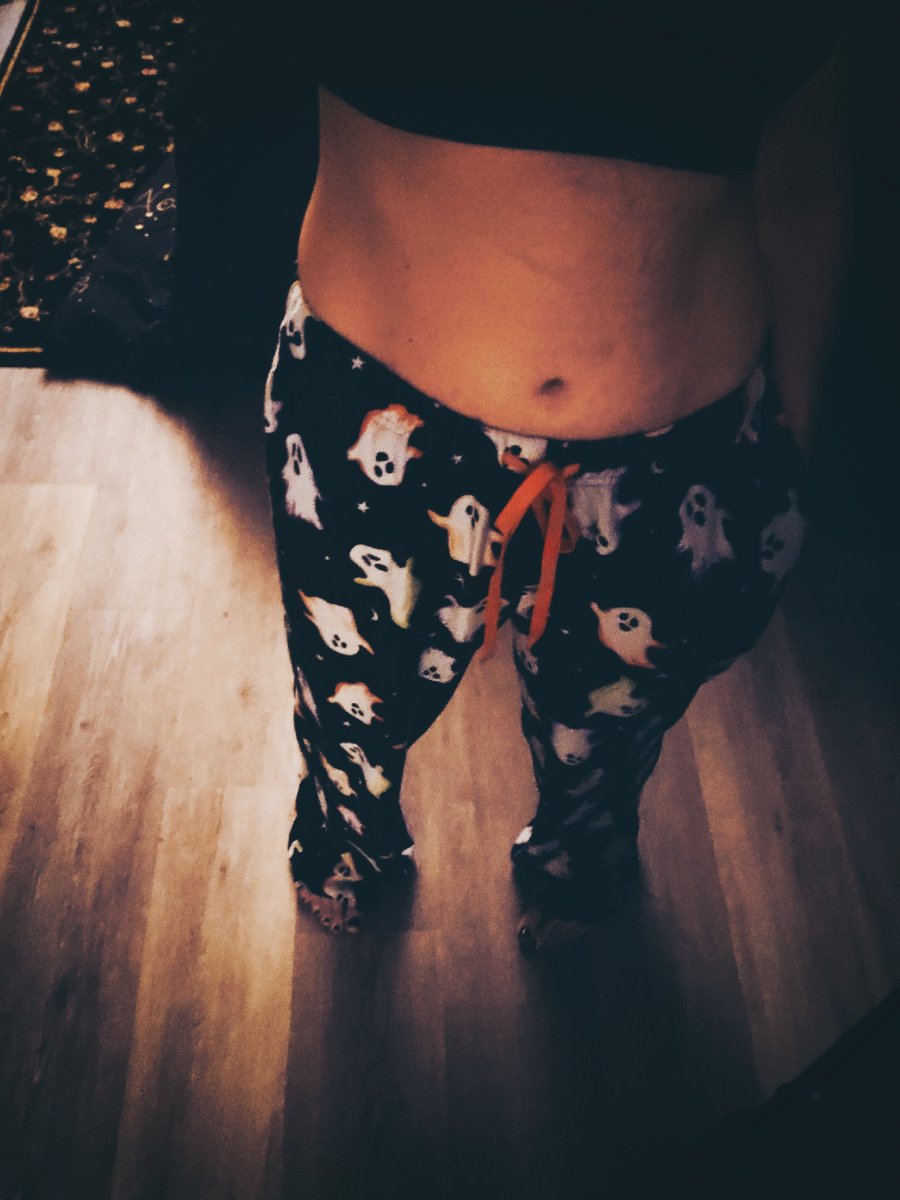Eternal__Goth's tweet photo. 🕷Morning 🦇

#Gothic #Ghost #Pajama #SlowMorning https://t.co/Mphjh12tt0