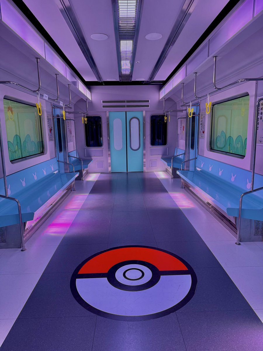 minsungueira's tweet photo. EU FUI NESSA POP UP! estou a um pokémon usando hanbok de distancia dele https://t.co/Hdx3eBu1BR